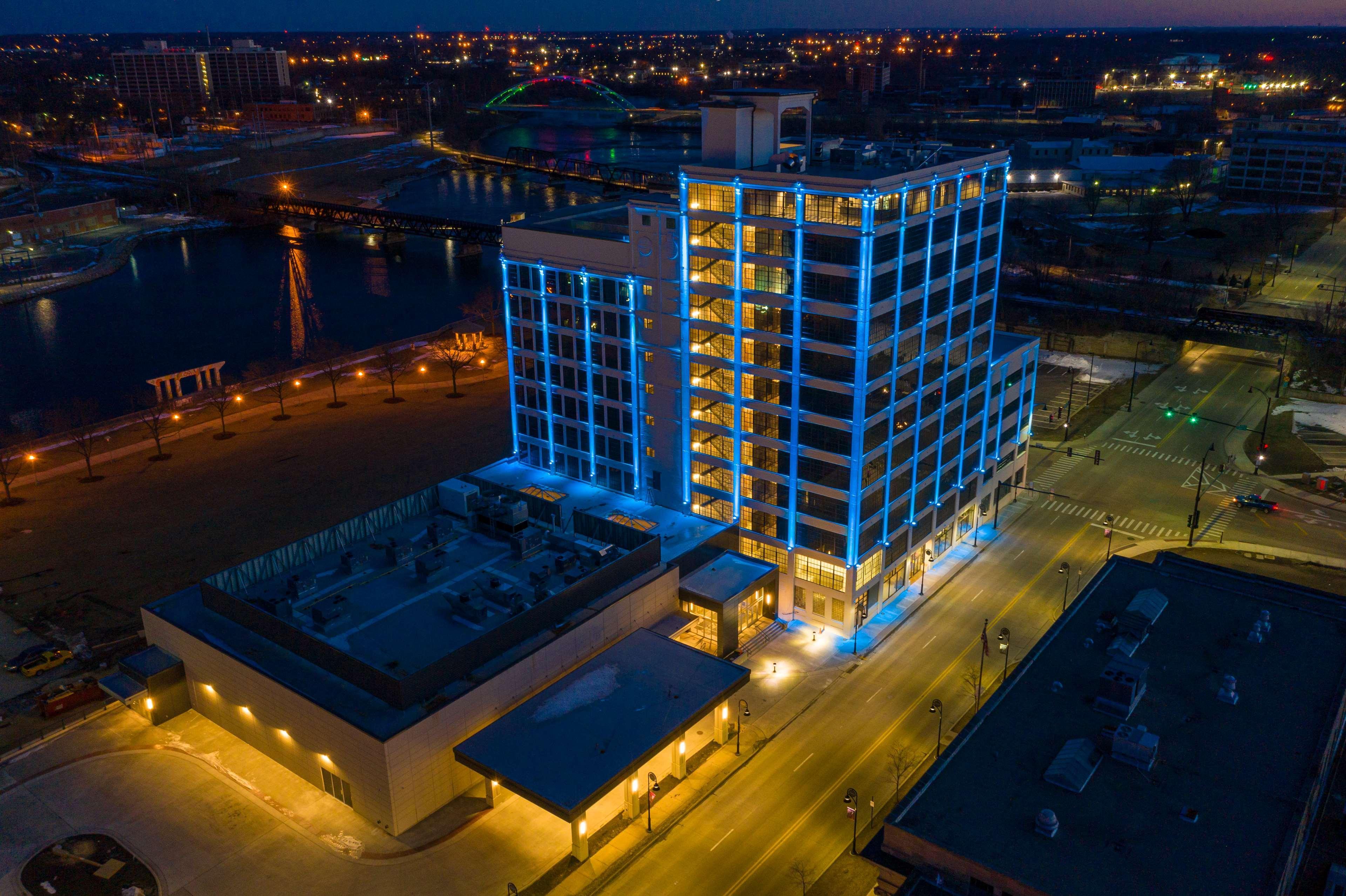 Embassy Suites By Hilton Rockford Riverfront Exterior foto